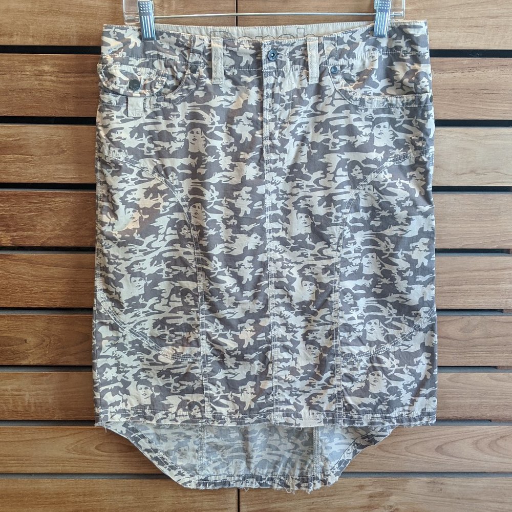 BENCH. Camo(with faces) skirt, Sz 28